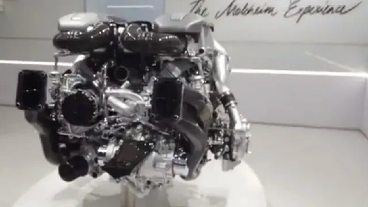 HUGE Bugatti Chiron W16 vs Koenigsegg Jesko V8 ENGINE IT IS HUGE! 1500 HP vs 1600 HP [4k 60 p]