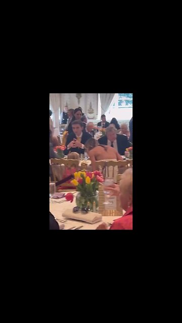 Father like son! Barron throws up his father's hand signature !!!