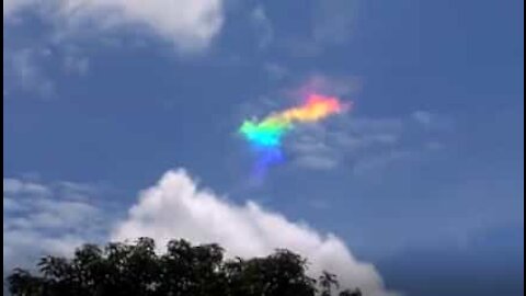 Rare nuage arc-en-ciel observé au Brésil