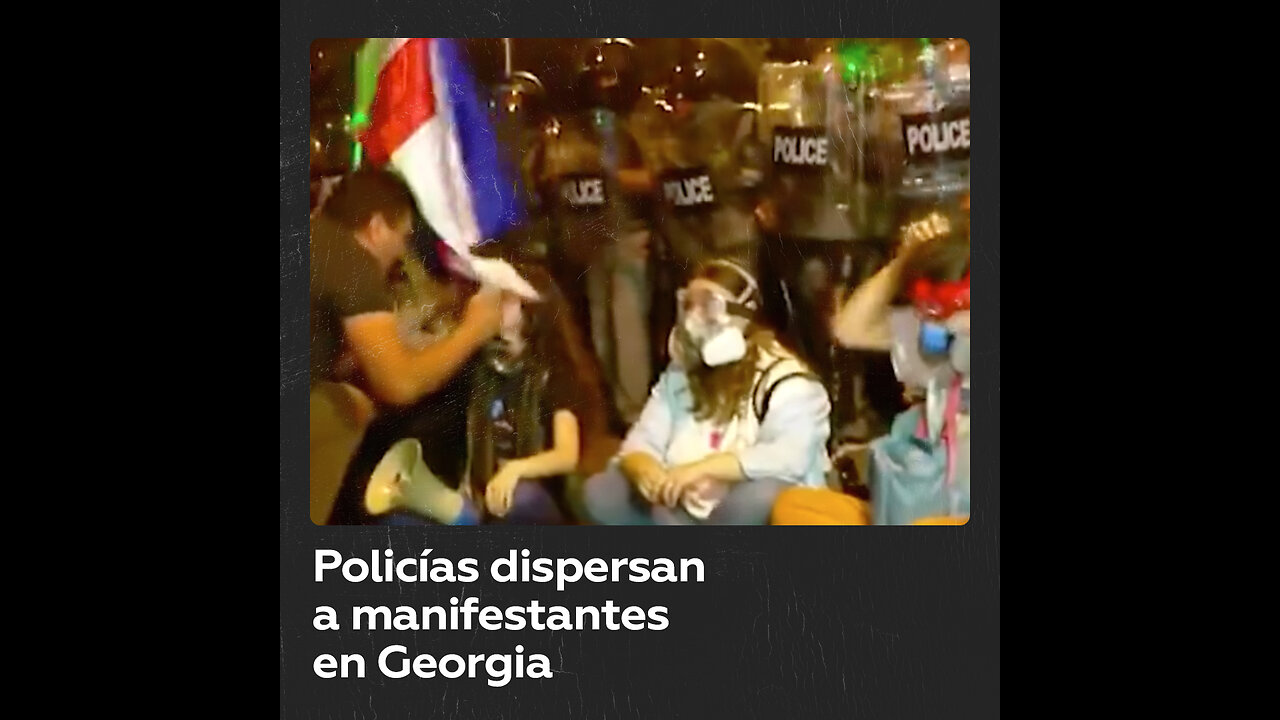 Policías dispersan a manifestantes durante protestas masivas en Georgia