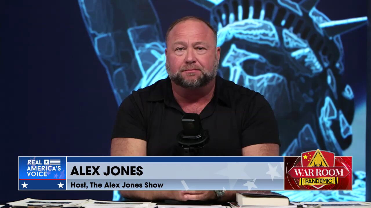 Alex Jones Applauds Steve Bannon For Standing Up Against Establishment