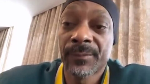 Snoop Dogg dubs Kendrick Lamar "The King Of The West"