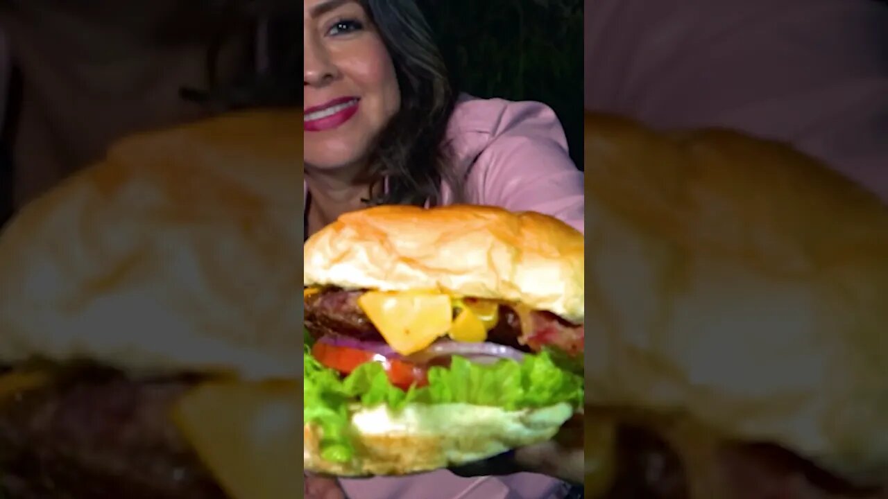 Probando Hamburguesa de RES y CERDO de SanSara #shorts