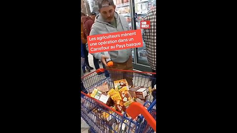 French farmers take the protest to the supermarket