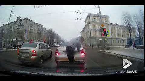 Road Bro cleans drivers rear light