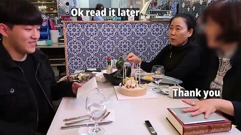 Kim Doud Giving Quran to her mom ( কিম দাউদ তার মা কে কুরাআন উপহার দিচ্ছে)