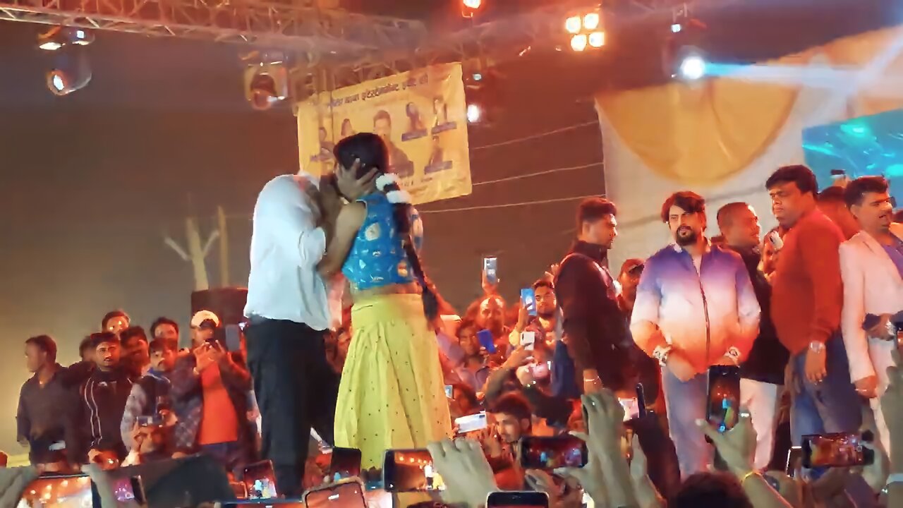 Bhojpuri khesari lal stage and dance king of bhojpuri video