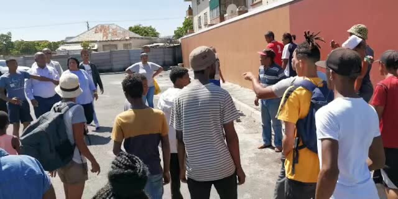 Mob torch alleged brothel amid rumours that Tazne van Wyk was kept there (vne)