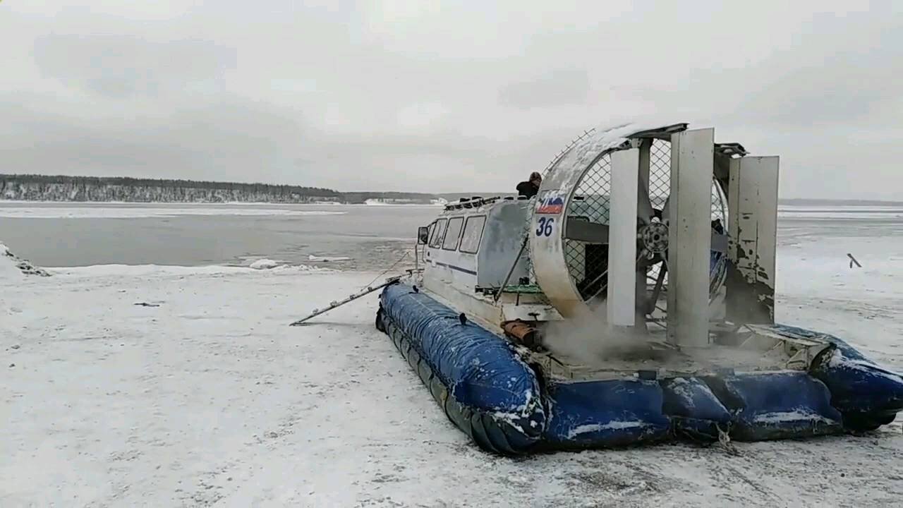 Crossing the river to the ice on the hivus