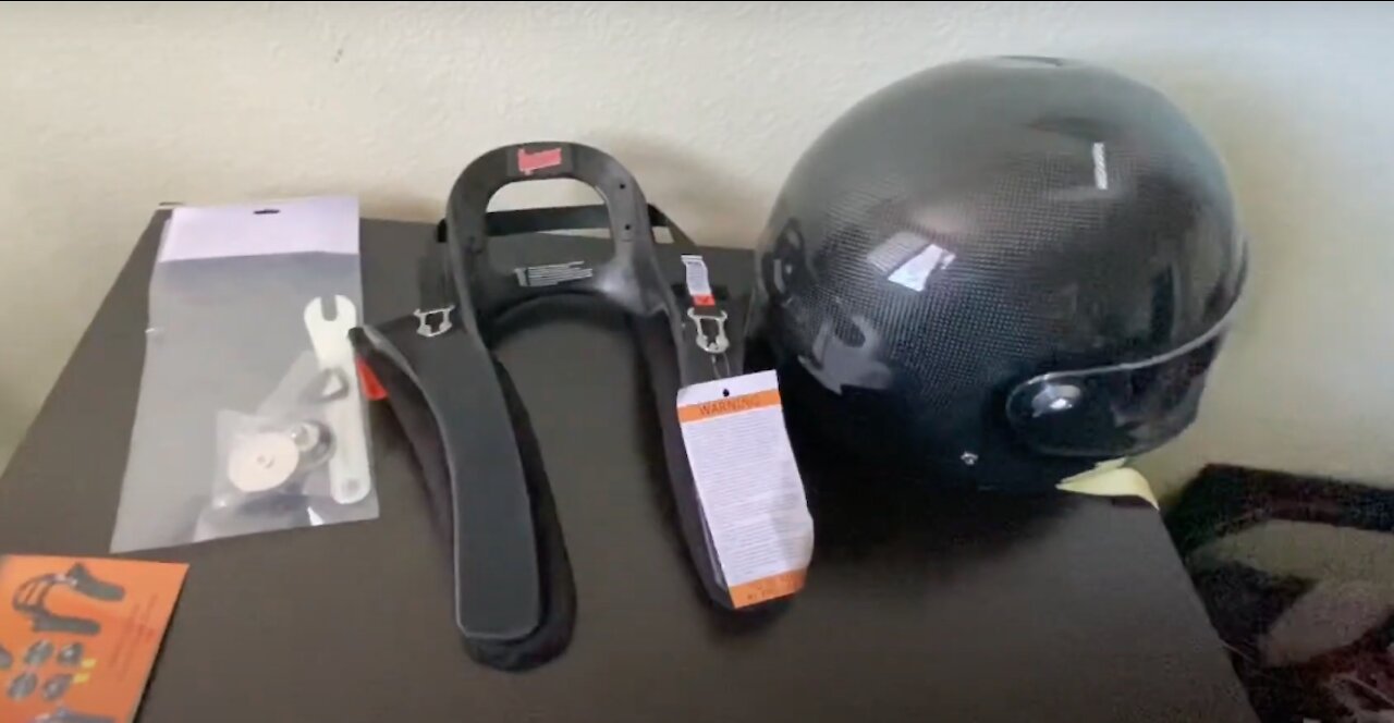 Fitting your HANS Sport III Device with G-Force CF3 Helmet