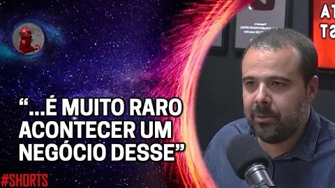 “NÃO É TODO DIA QUE TEM UM CASO ARIEL” com Leo Martins e Camila Chagas | Planeta Podcast #shorts
