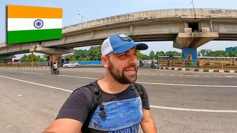 Catching a bus on the highway in India 🇮🇳 Meerut