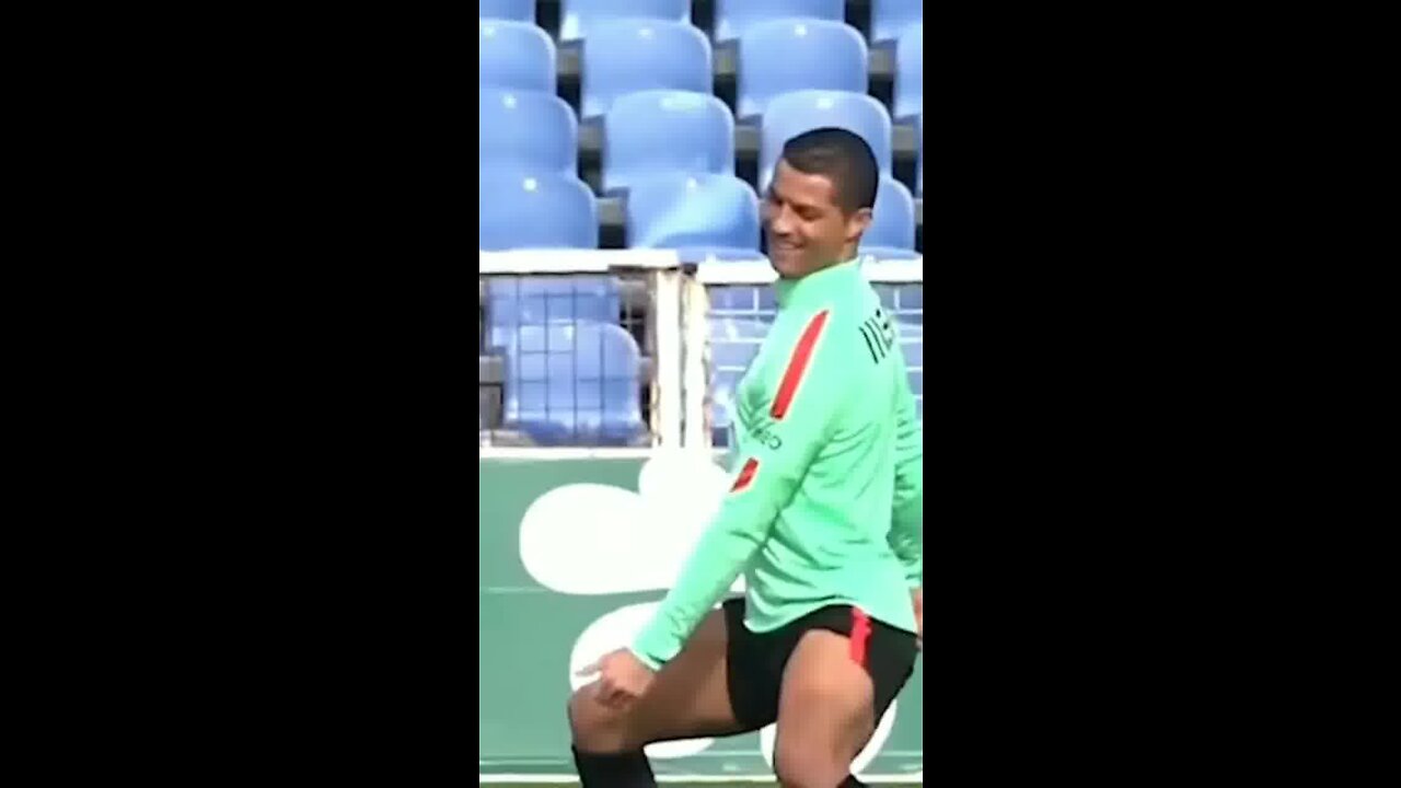 Ronaldo (CR7).funny dance, funny football moments ⚽⚽⚽