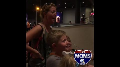 How to entertain your kids while waiting in line at Walt Disney World