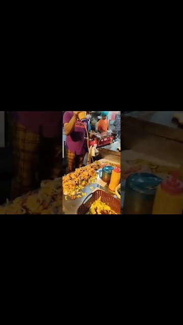 Grilled Burger 🍔 mazedaar #ytshorts #shorts #Food #Streetfood #UpFoodReview