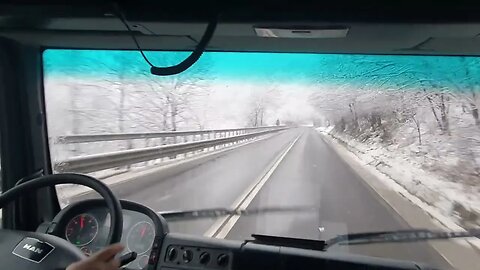 Trucking in Romania - Valea Oltului - Snow