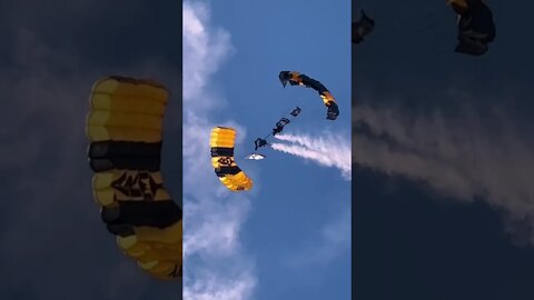 US Army Golden Knights at The Great Pacific AirShow #Army #GoldenKnights #Skydiving #Team