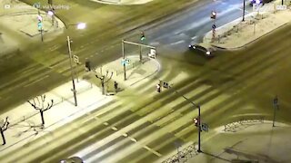 Un piéton épargné grâce à un feu tricolore