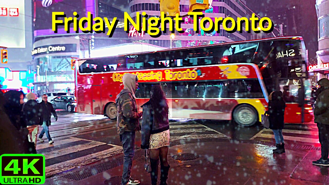 【4K】SNOWY Friday night Downtown Toronto Snowfall walk | Will Canada have a white Christmas? 🇨🇦