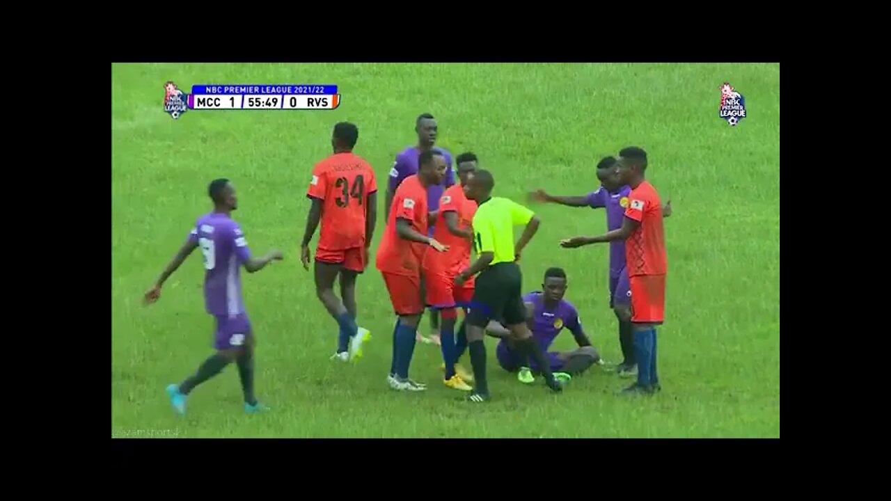 RED CARD……Abdulswamad Kassim. i mechi yake ya kwanza kuitumikia Ruvu Shooting