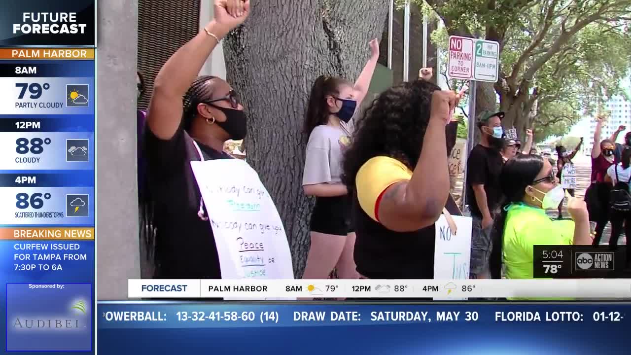 St. Pete PD says crowd threw rocks at them