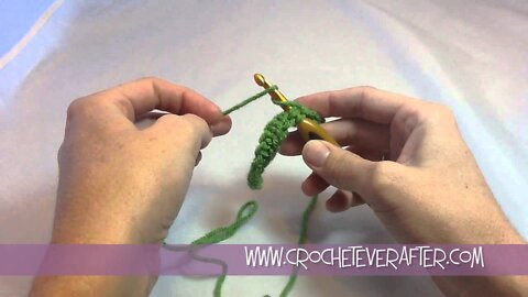 Single Crochet Tutorial #3: Single Crochet Into The Middle Of The Row
