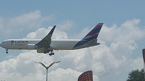 Boeing 767-300ERF PR-ABD vindo de Guarulhos para Manaus