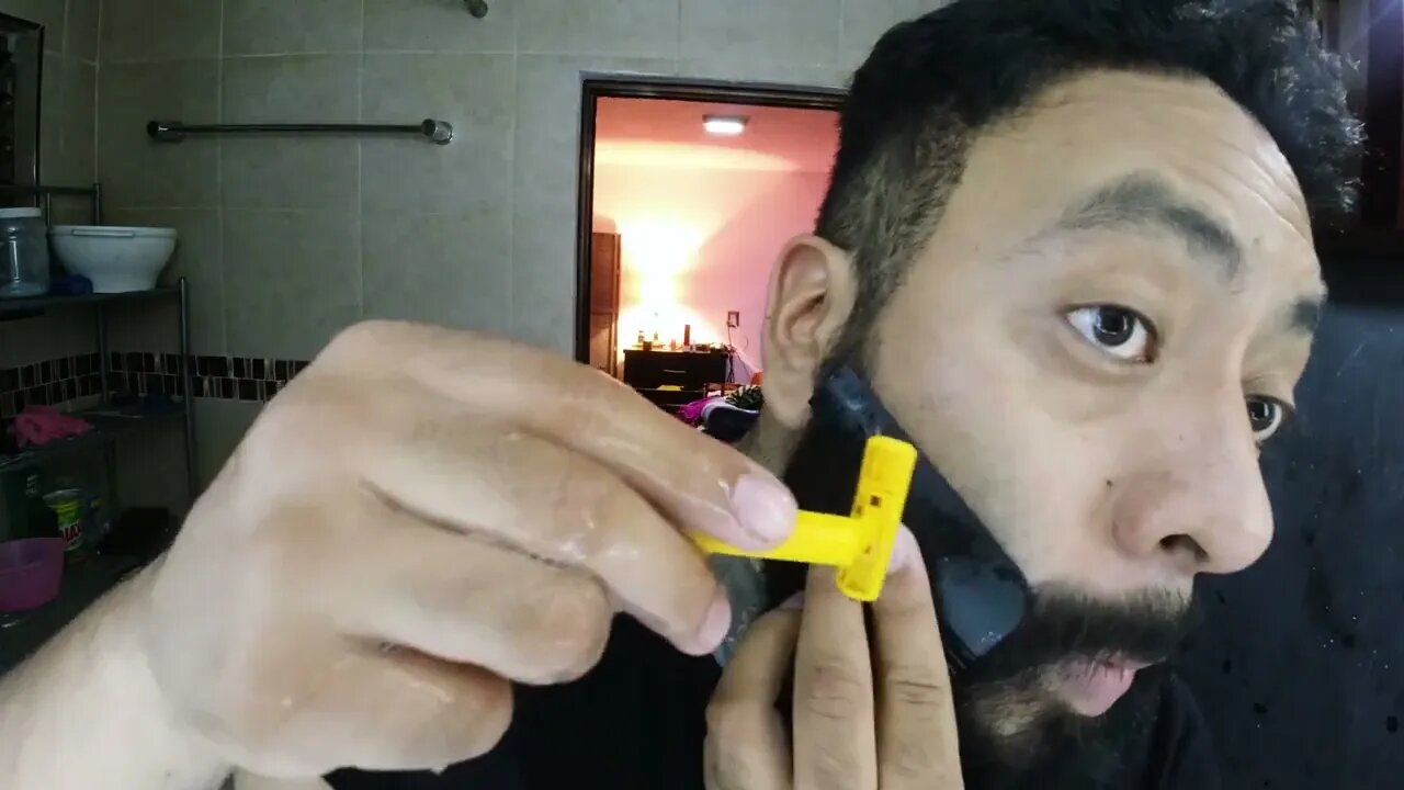 TUTORIAL de como arreglarte la BARBA y salir de un apuro