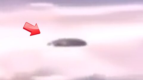 Photographer chases saucer-shaped UFO