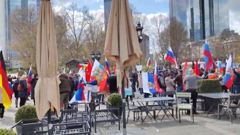 Hundreds of people with flags came out to support Russia in the German city of Frankfurt and Main