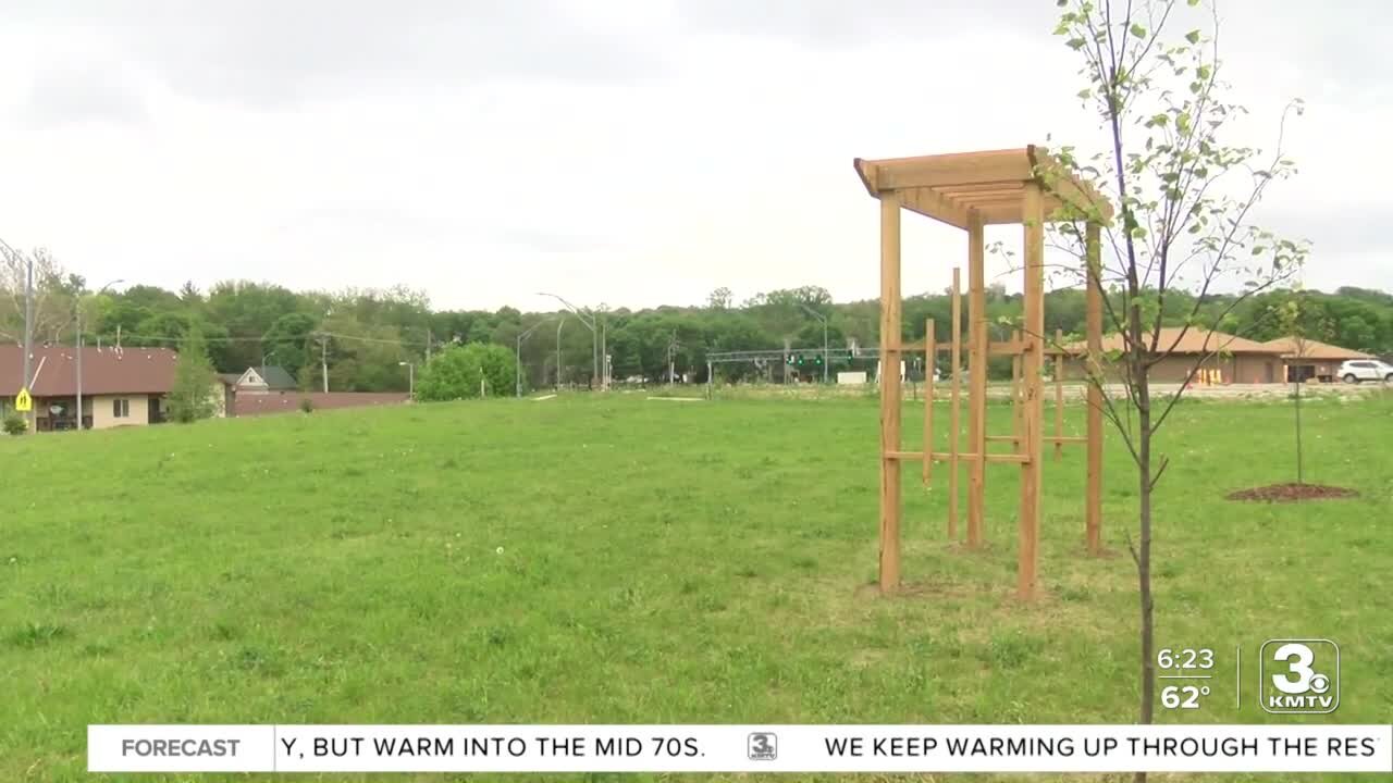 Arbor built outside Bellevue Knights Center in hopes of adding more outdoor weddings