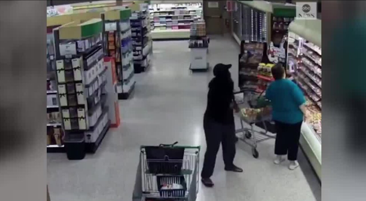 Woman steals wallet at grocery store