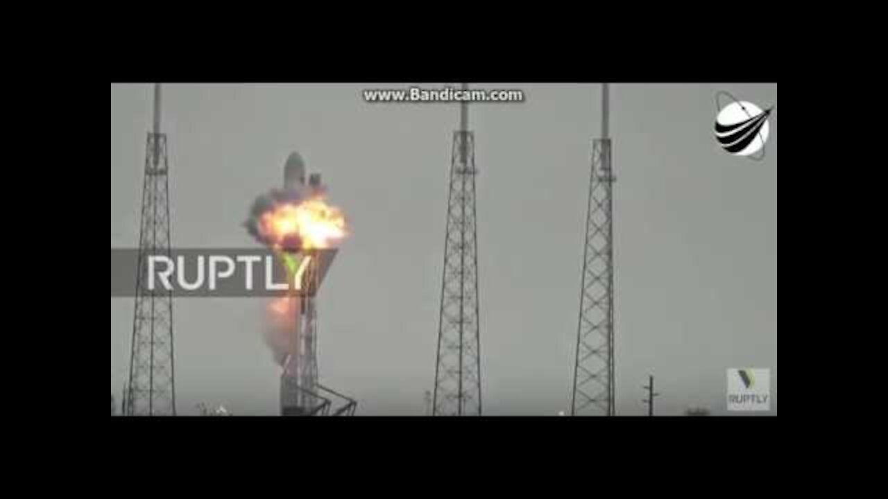 Footage captures moment of SpaceX rocket explosion - ufo attack?