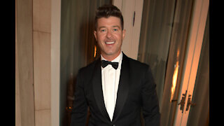 Robin Thicke attends therapy with both his fiancée and his ex-wife