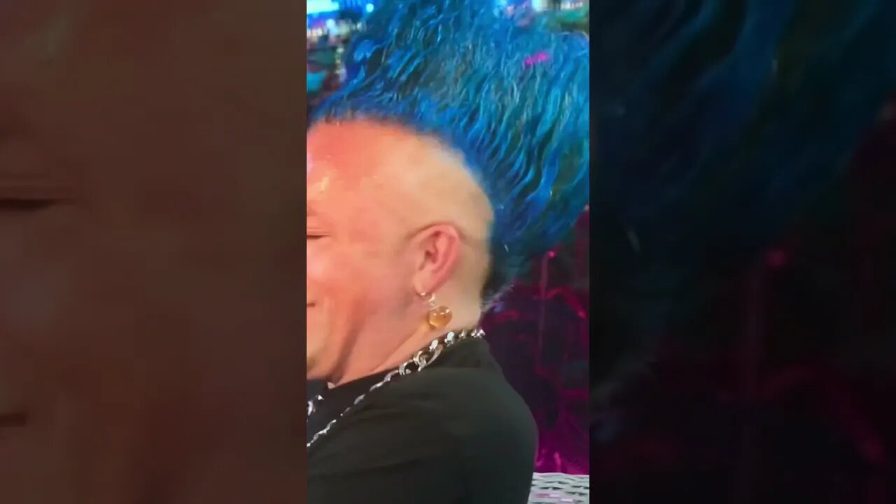 Blink and you’ll miss it! Worlds most extreme COMBOVER! #darceyandstacey #shorts