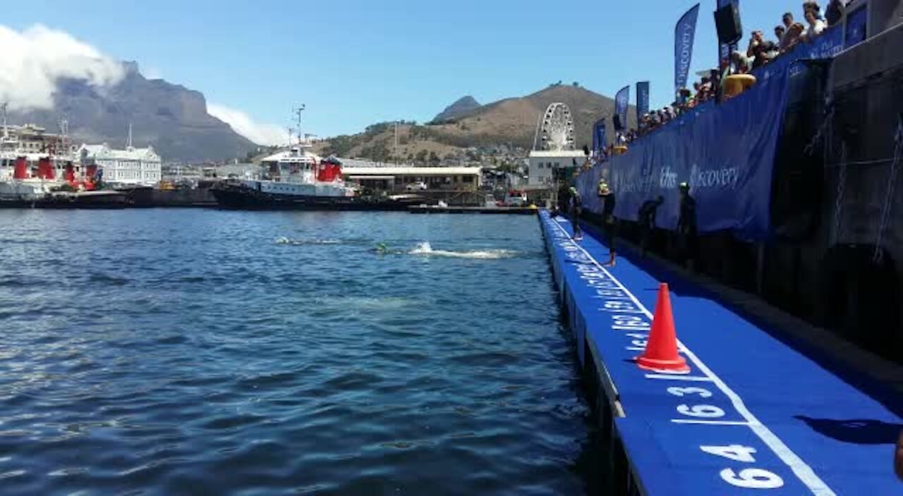 SOUTH AFRICA - Cape Town - Discovery World Cup Triathlon (Video) (RNt)