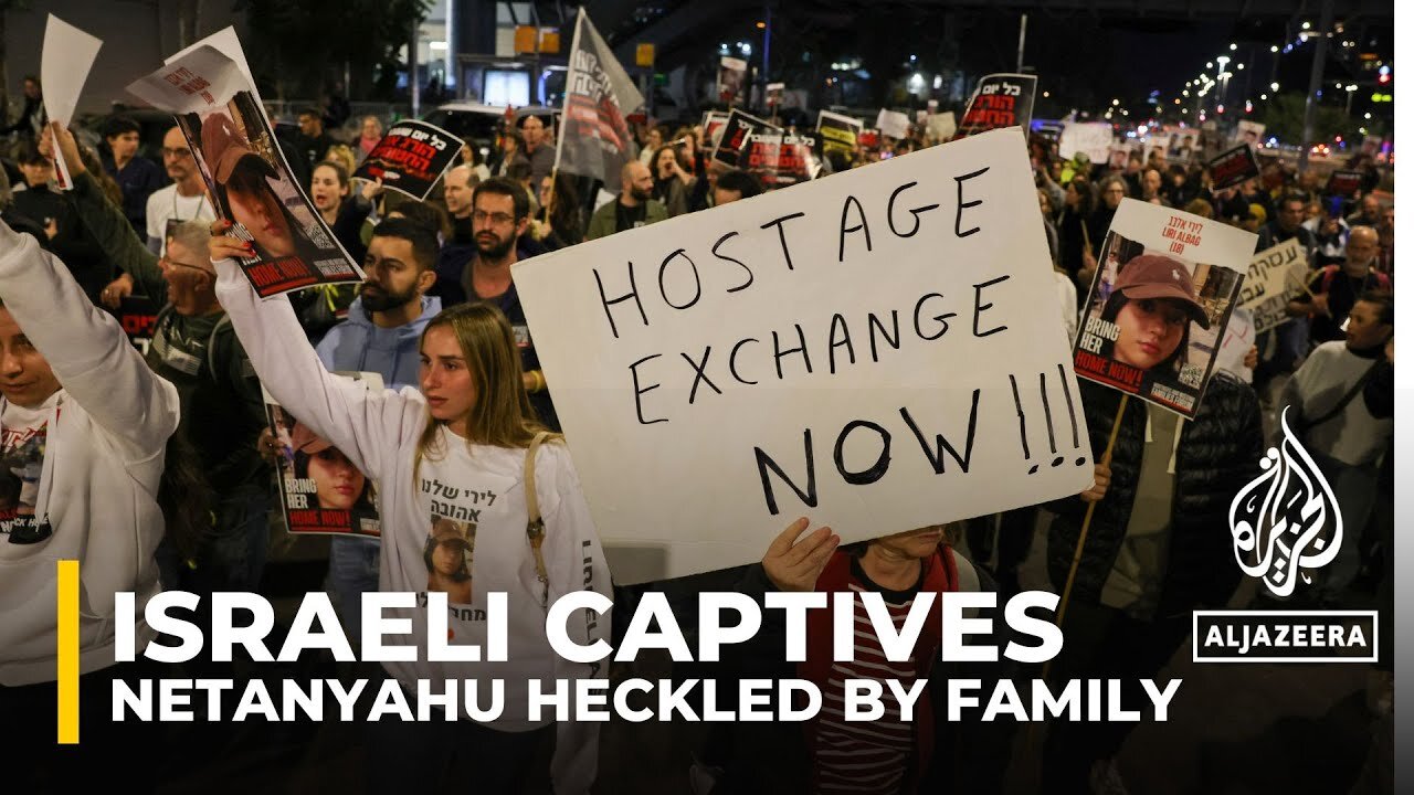 Netanyahu heckled by families of captives during speech