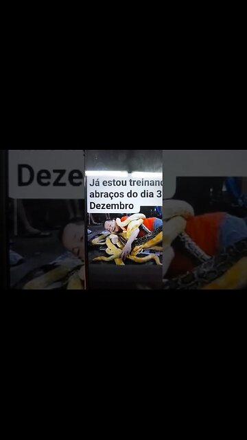 Treinando os abraços para o dia 31 de dezembro