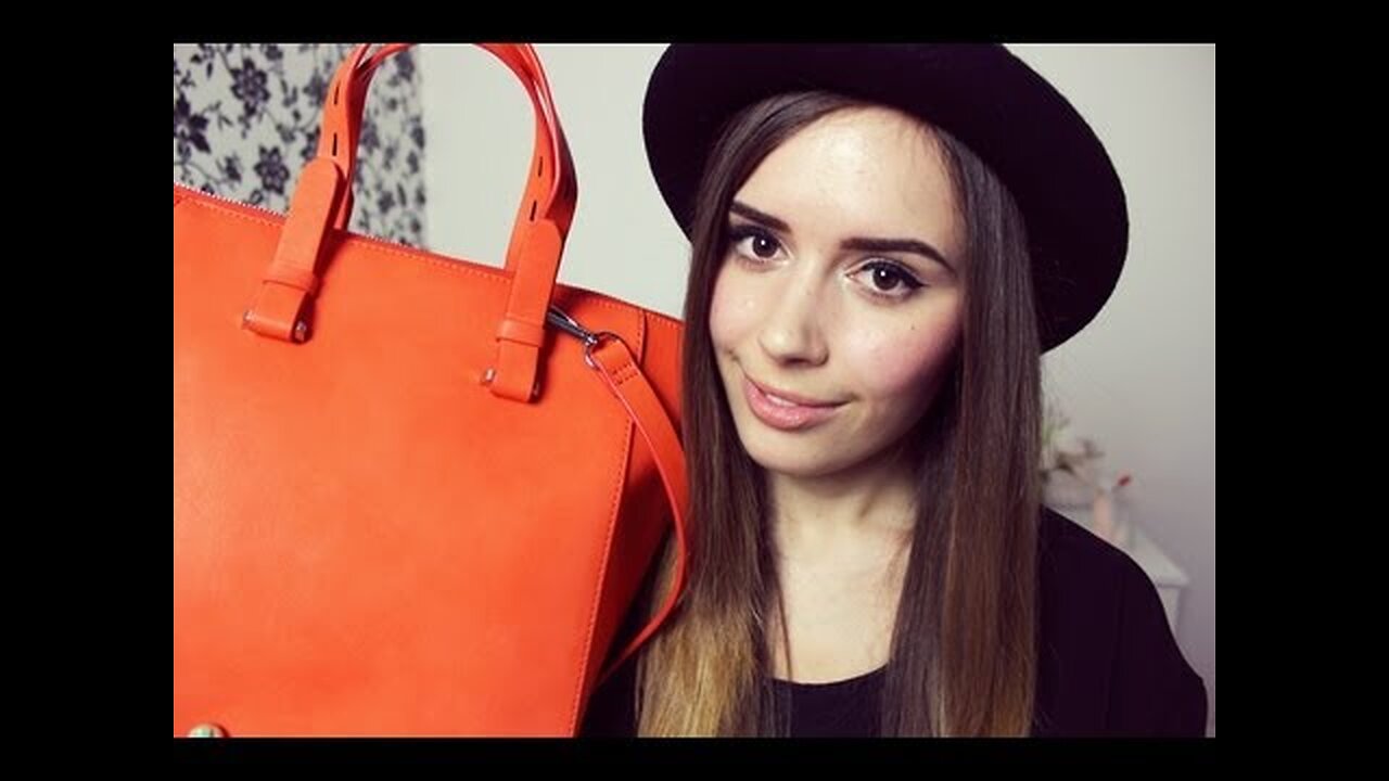 What's In My Bag | Hello October