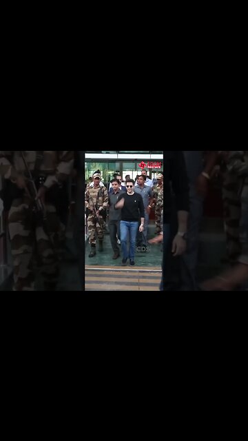 Raghav Chadha BLUSHES on seeing her & Parineeti Chopra's wedding poster at Udaipur airport 🔥📸✈️