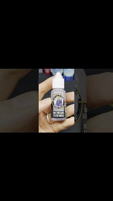 Painting Adeptus Custodes Gold Armour #shorts