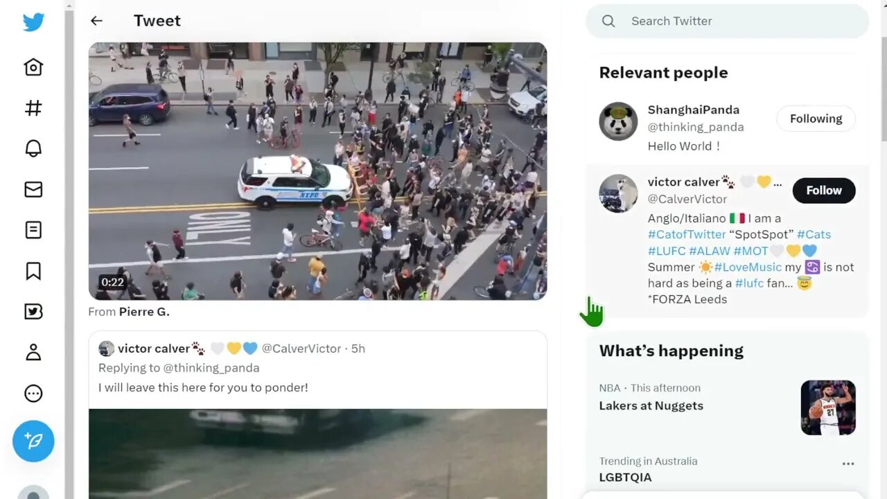 1989年北京一個人攔3輛坦克，今天美國幾十個市民攔不住兩輛警車