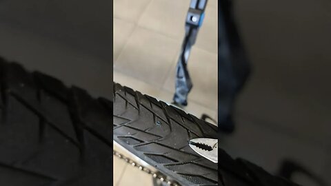 Removing glass from Schwalbe Marathon E-Plus.