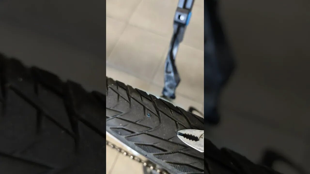 Removing glass from Schwalbe Marathon E-Plus.