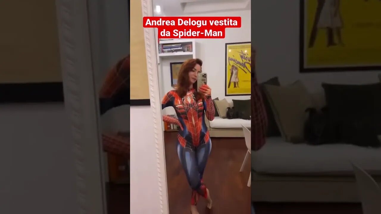 Andrea Delogu vestita da Spider-Man