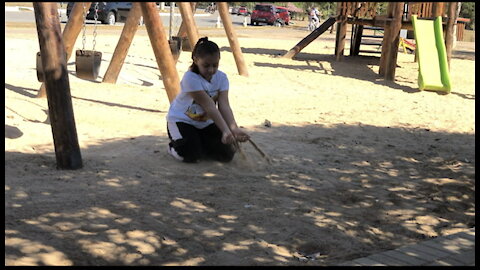 Isa brincando no Parque Leolídio di Ramos Caiado!!🏞