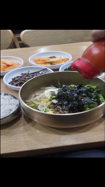 The cockle Bibimbob (Cockle and vegetable mix rice)