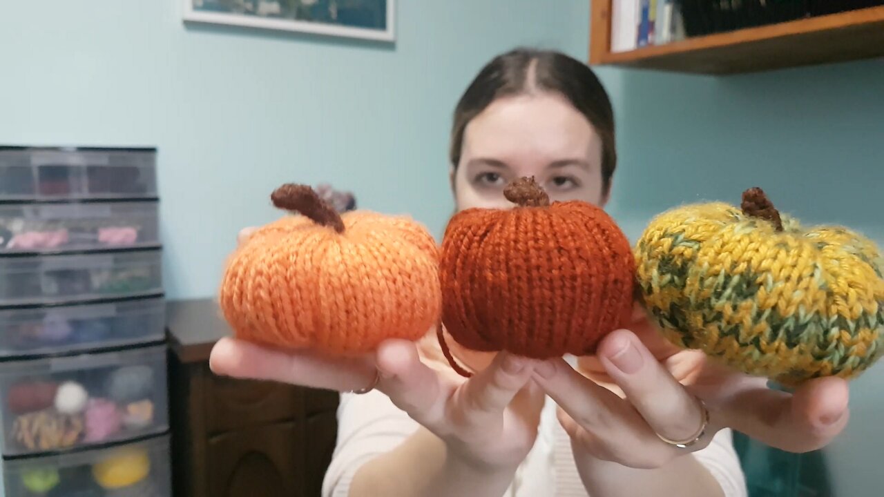 Slow Pace Knitting Space | Ep. 9 - Knee Socks of Glorious Gradience & Pumpkins