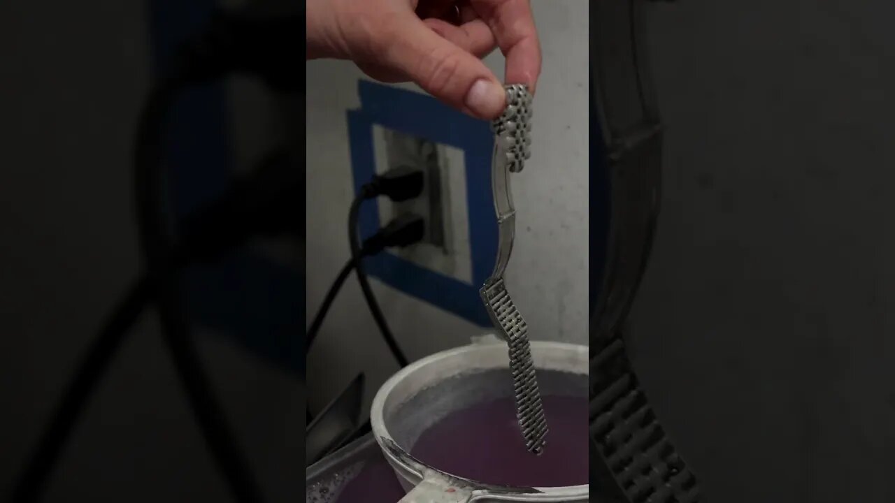 Cleaning a disgusting Rolex band with an ultrasonic cleaner #rolex #gmt #rolexero #submariner