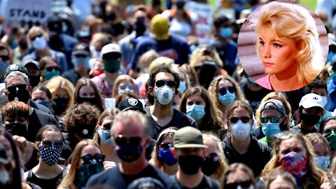 2021 Eloi Continue to Wear Their Masks